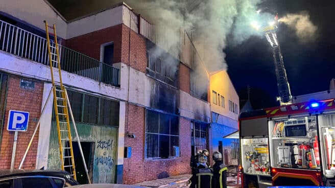 Dos muertos en el incendio de una nave industrial en Torrejón de Ardoz