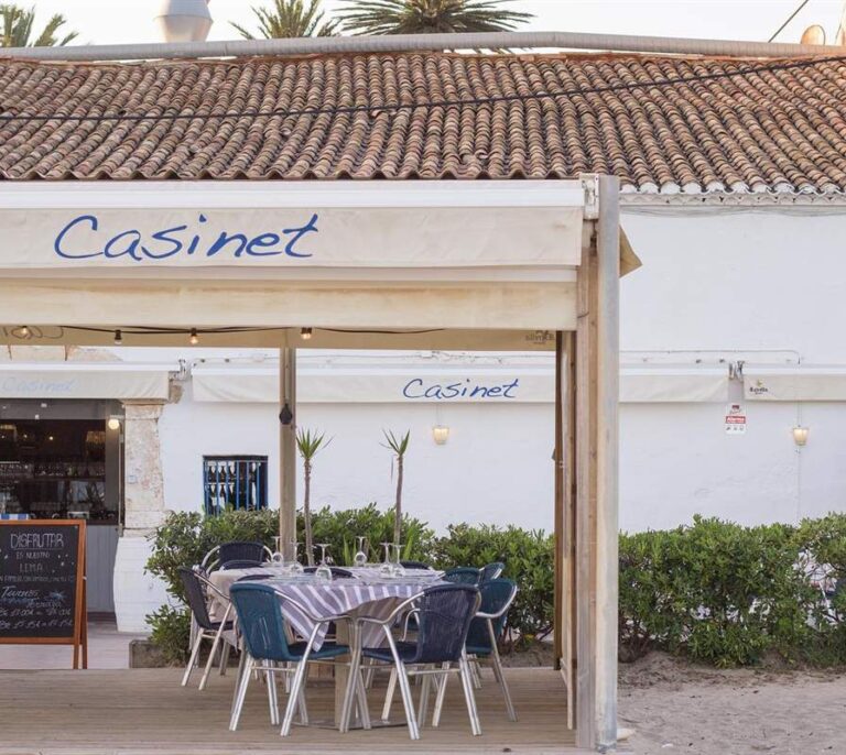El Casinet, la antigua discoteca que presume de paellas de gamba roja o de sobrasada con queso de Mahón