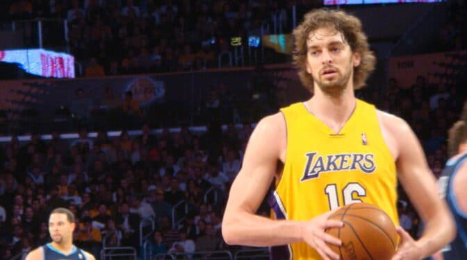 Los Angeles Lakers retirarán el número 16 de Pau Gasol