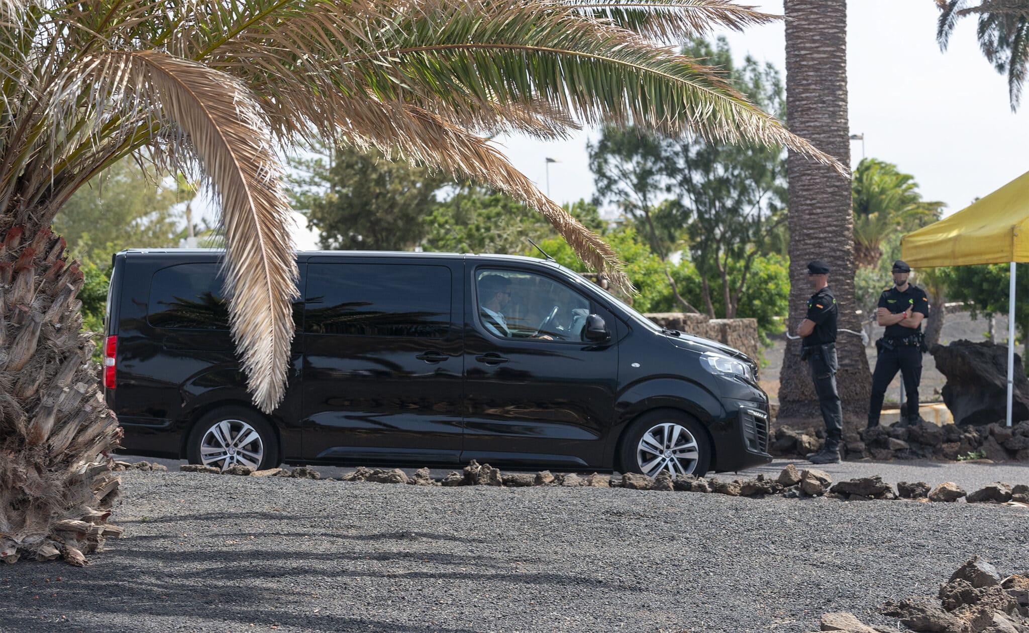 El presidente del Gobierno, Pedro Sánchez, ha llegado este miércoles a la residencia real de La Mareta, en Costa Teguise (Lanzarote), junto a su familia para pasar sus vacaciones.