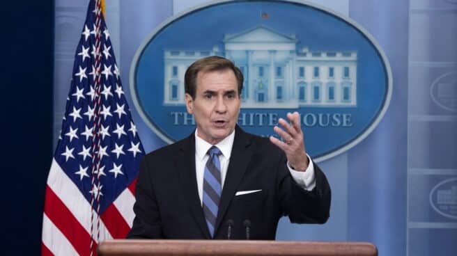EE.UU. ve las maniobras de China en torno a Taiwán como una "escalada significativa" de la tensión en la zona John Kirby, coordinador del Consejo de Seguridad Nacional para Comunicaciones Estratégicas, pronuncia una declaración condenando el uso de misiles balísticos por parte de China