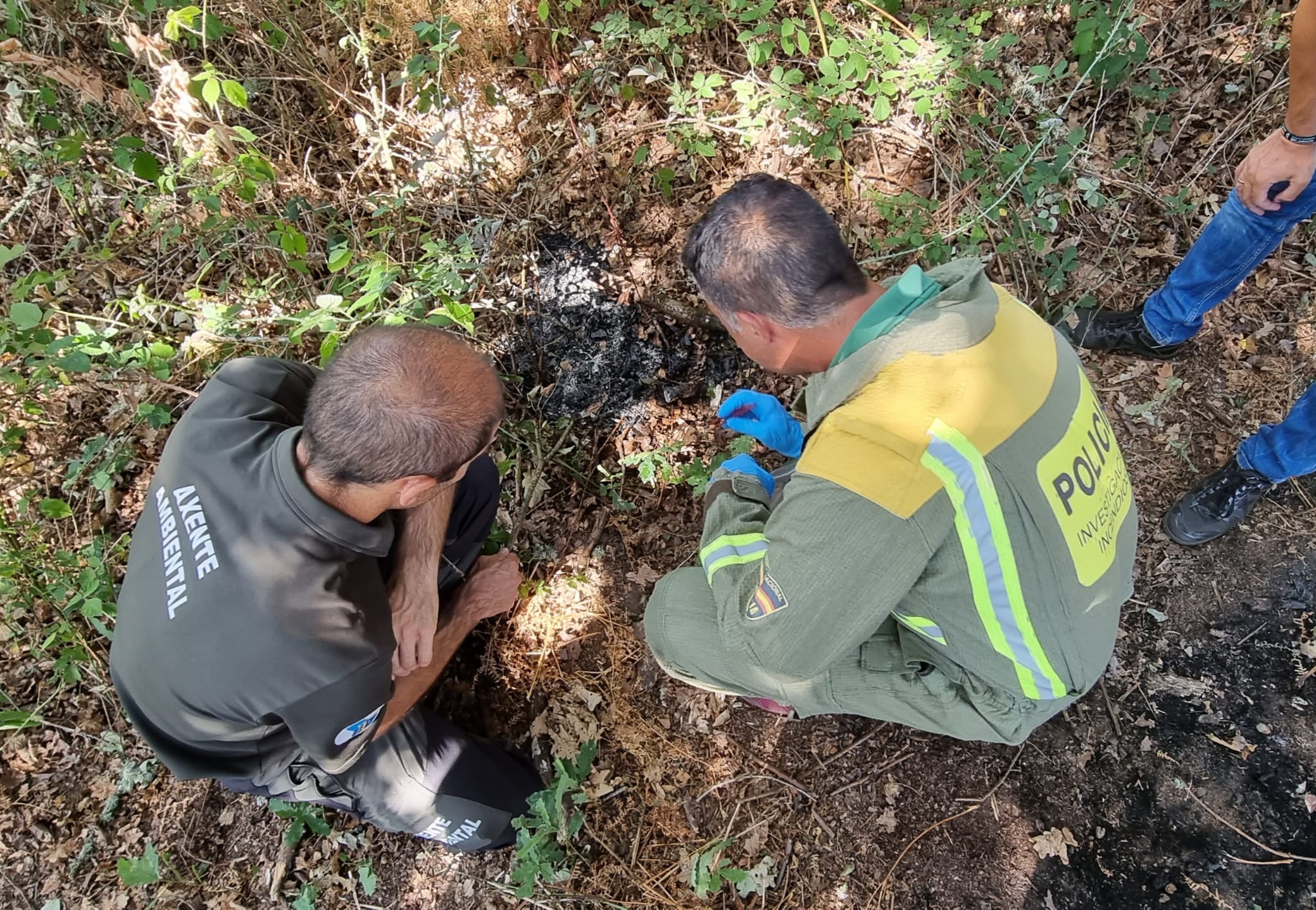 Agentes en el lugar donde se produjo la detención.