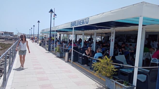 Restaurante 'Barlovento', en el puerto onubense de El Terrón, en una imagen tomada este verano.
