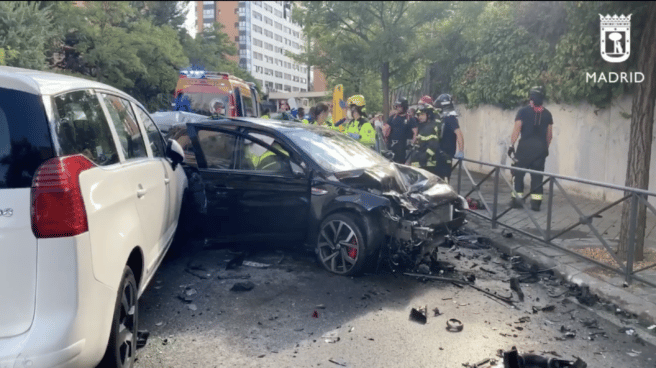 Muere un joven de 25 años y tres personas son hospitalizadas tras un accidente múltiple en Madrid Muere un joven de 25 años y tres personas son hospitalizadas tras un accidente múltiple en Sinesio Delgado