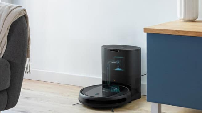 El mejor robot aspirador con un gran descuento Conga 1290 de Cecotec en su base de autovaciado