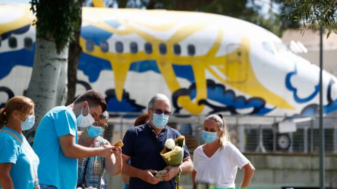 Los afectados por el accidente de Spanair denuncian el bloque político a la investigación Acto celebrado junto al aeropuerto Adolfo Suárez Madrid-Barajas por el aniversario del accidente aéreo de Spanair