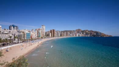 Benidorm da 'carpetazo' a la pandemia y recupera la euforia hotelera