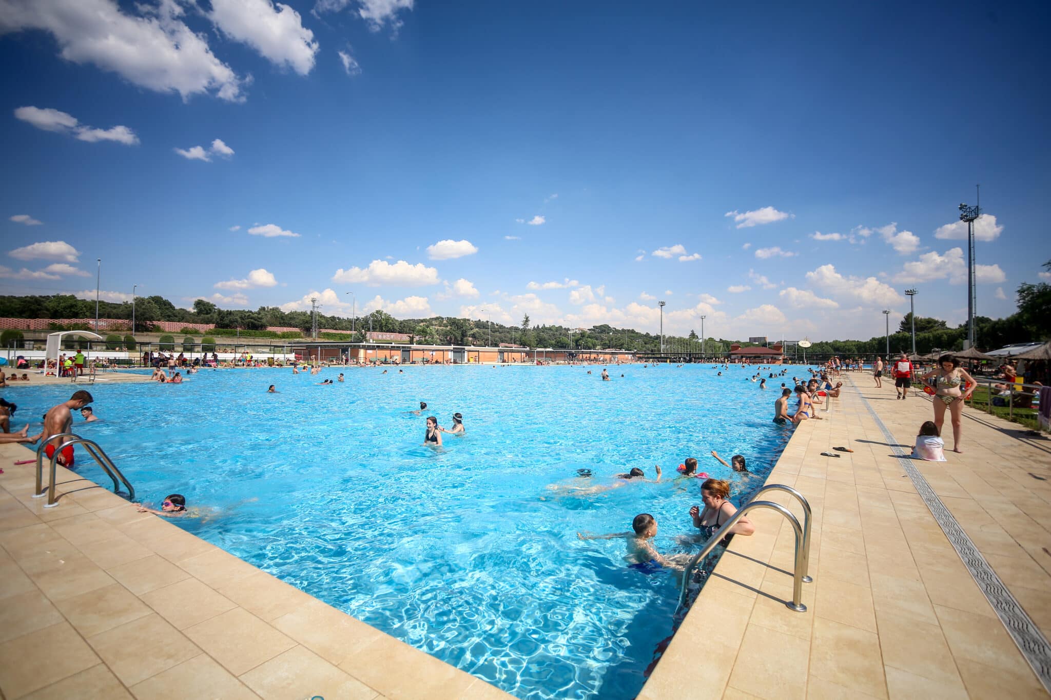 Vista general de la piscina del Parque Deportivo de Puerta de Hierro (Madrid)