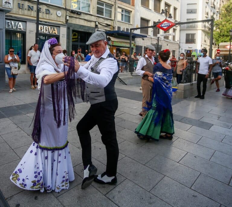 ¿Por qué no se baila (casi) el chotis en Madrid ni ‘por ser la Virgen de la Paloma’?