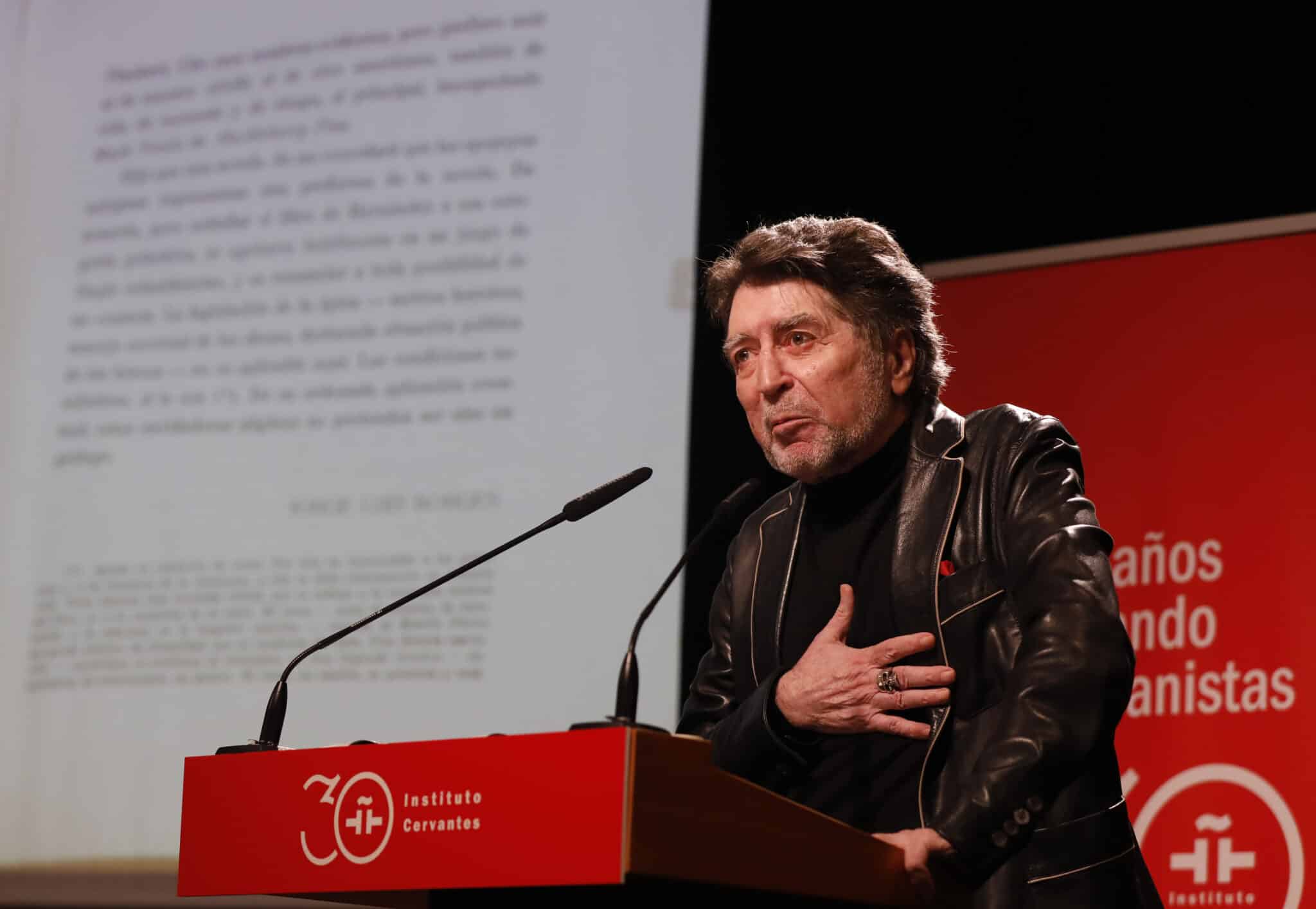 El cantante Joaquín Sabina interviene en un homenaje en el Instituto Cervantes