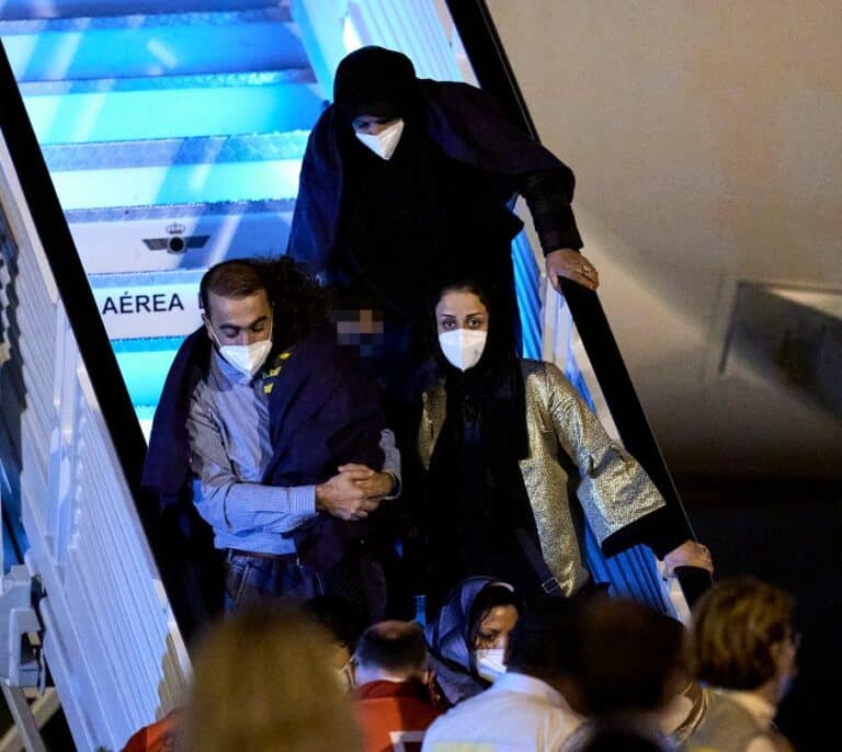 Aterrizan en Madrid los 300 colaboradores afganos evacuados desde Islamabad