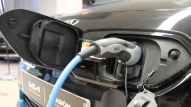 La industria del automóvil ve difícil cumplir el objetivo de electrificación del Gobierno