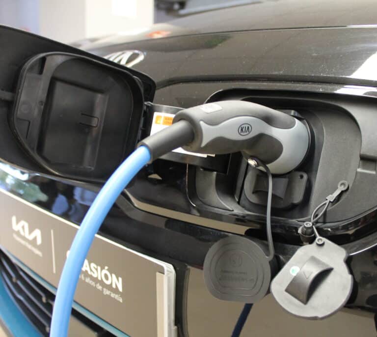 La industria del automóvil ve difícil cumplir el objetivo de electrificación del Gobierno