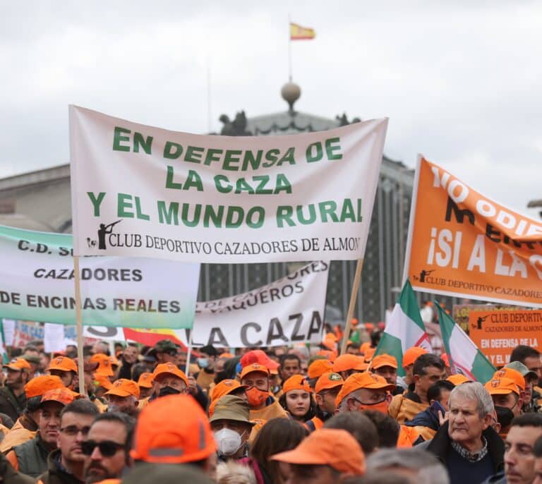 La caza anuncia "medidas de presión" si el PSOE no frena la Ley de bienestar animal de Podemos