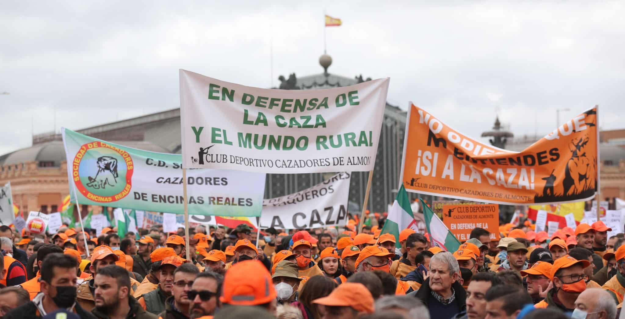 Cazadores manifestándose el pasado 20 de marzo junto a la estación madrileña de Atocha.