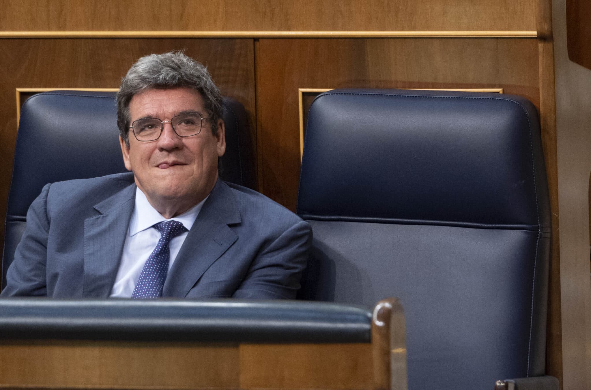 El ministro de Inclusión, Seguridad Social y Migraciones, José Luis Escrivá, durante una sesión plenaria en el Congreso.