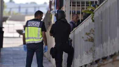 Detienen en Málaga a un joven sin carné por conducción temeraria y llevar una catana en el maletero