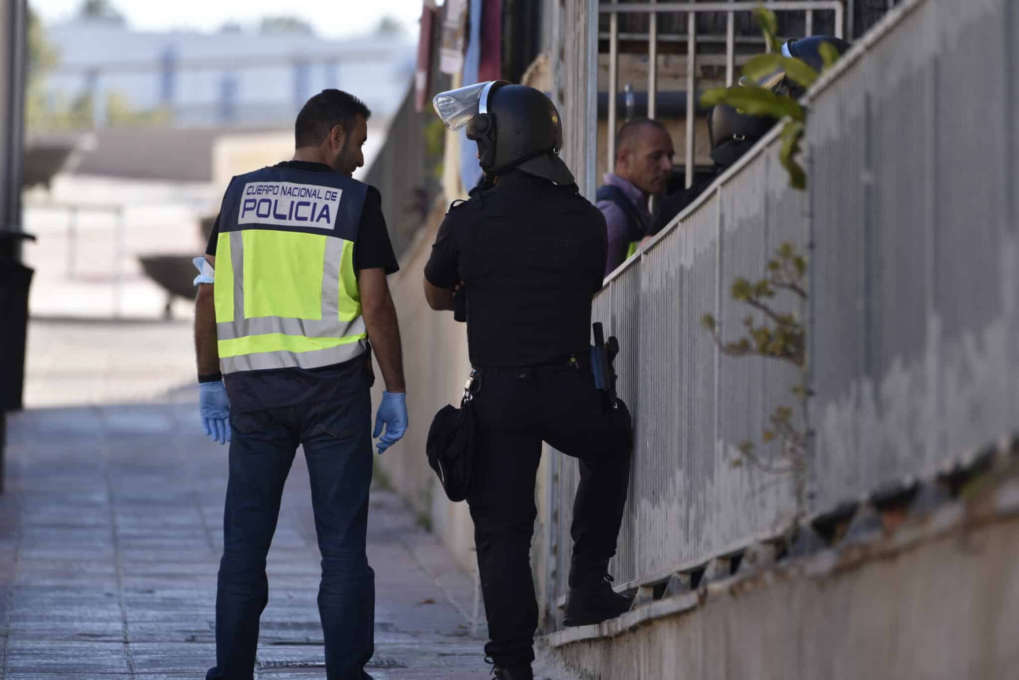 Detienen en Málaga a un joven sin carné por conducción temeraria y llevar una catana en el maletero