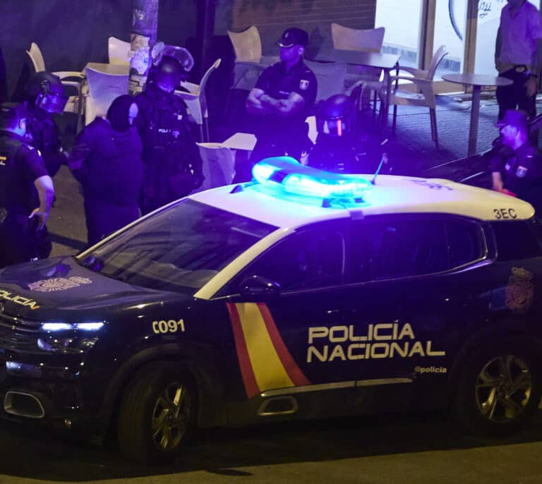 Un hombre recibe un disparo en la puerta de su casa después de una pelea de madrugrada