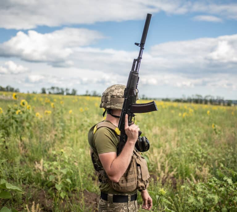 Seis meses de guerra, en diez historias