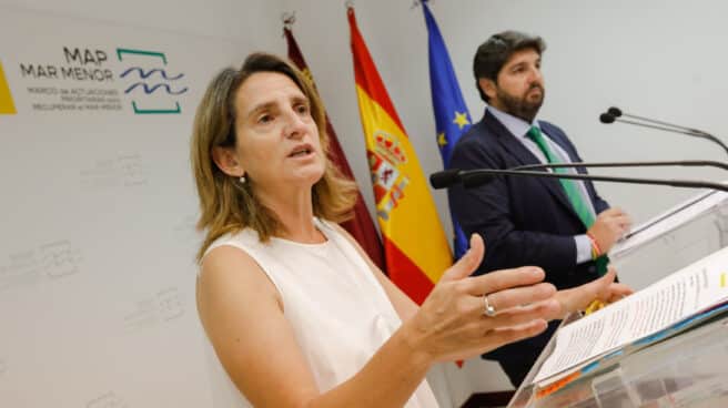 El presidente de la Comunidad, Fernando López Miras, se reúne con la vicepresidenta tercera del Gobierno y ministra para la Transición Ecológica y el Reto Demográfico, Teresa Ribera, con motivo de la puesta en marcha de la Oficina del Mar Menor, a 2 de julio de 2022, en Murcia (España).