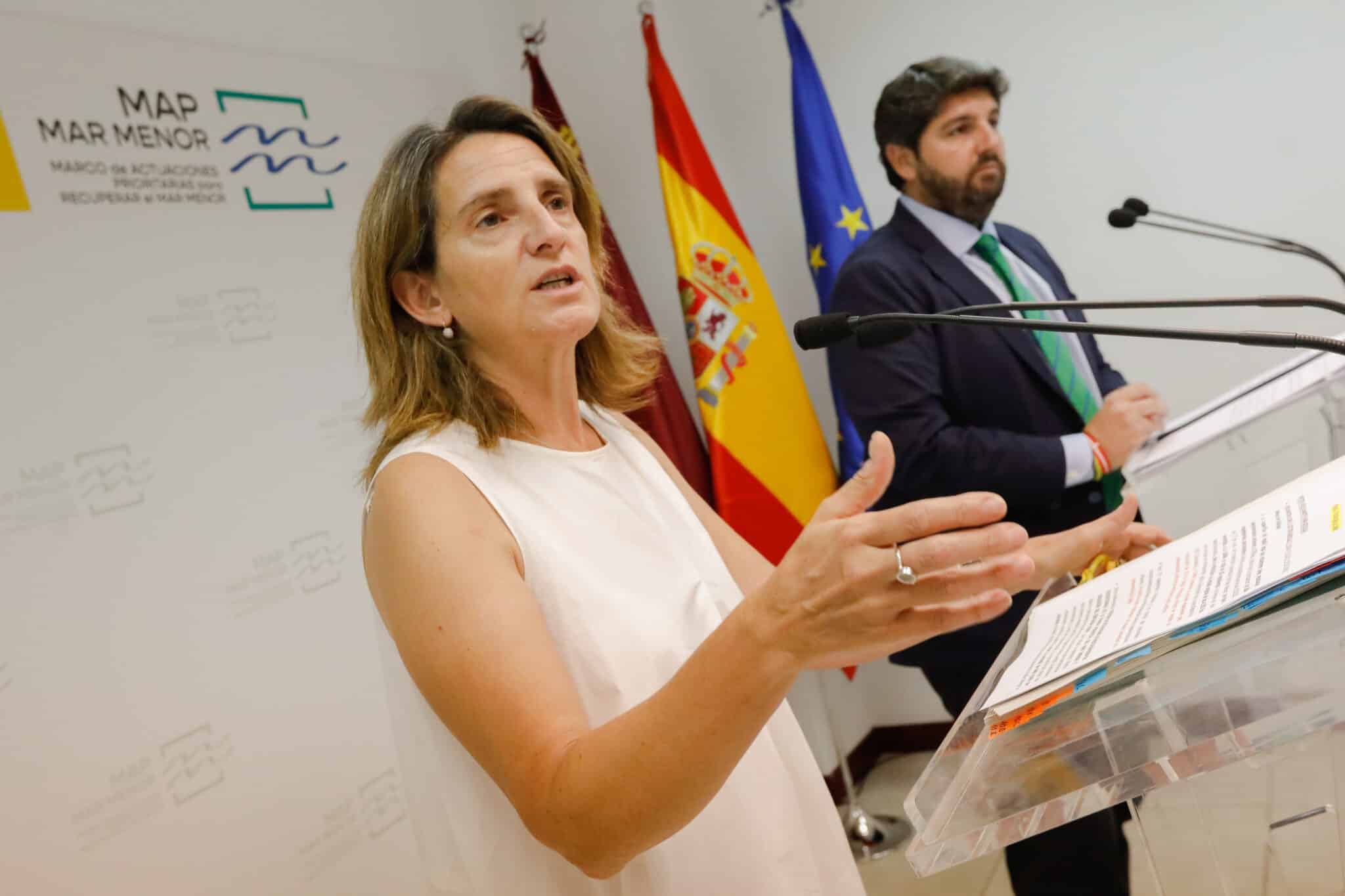 El presidente de la Comunidad, Fernando López Miras, se reúne con la vicepresidenta tercera del Gobierno y ministra para la Transición Ecológica y el Reto Demográfico, Teresa Ribera, con motivo de la puesta en marcha de la Oficina del Mar Menor, a 2 de julio de 2022, en Murcia (España).