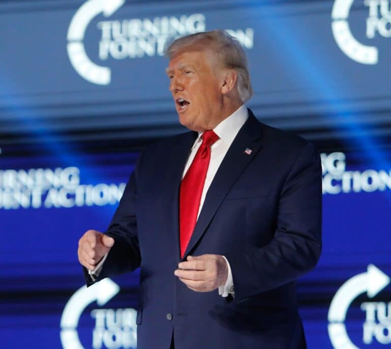 El FBI registra la residencia de Trump en Florida en busca de pruebas de delito