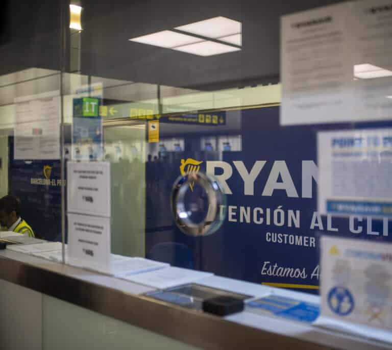 Ryanair anuncia el fin de los vuelos a 10 euros en plena huelga