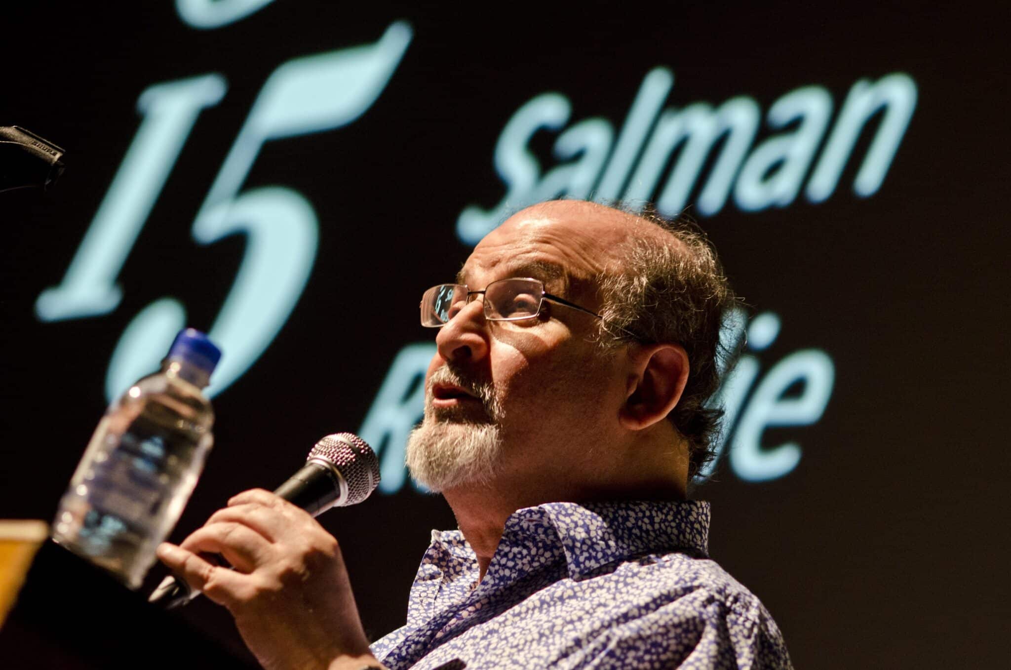 Irán culpa a Rushdie y niega su relación con el atacante que lo acuchilló