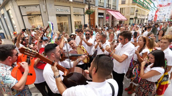 Feria de Málaga 2022 Una panda de verdiales toca en calle Larios durante la Feria de Málaga, este agosto.
