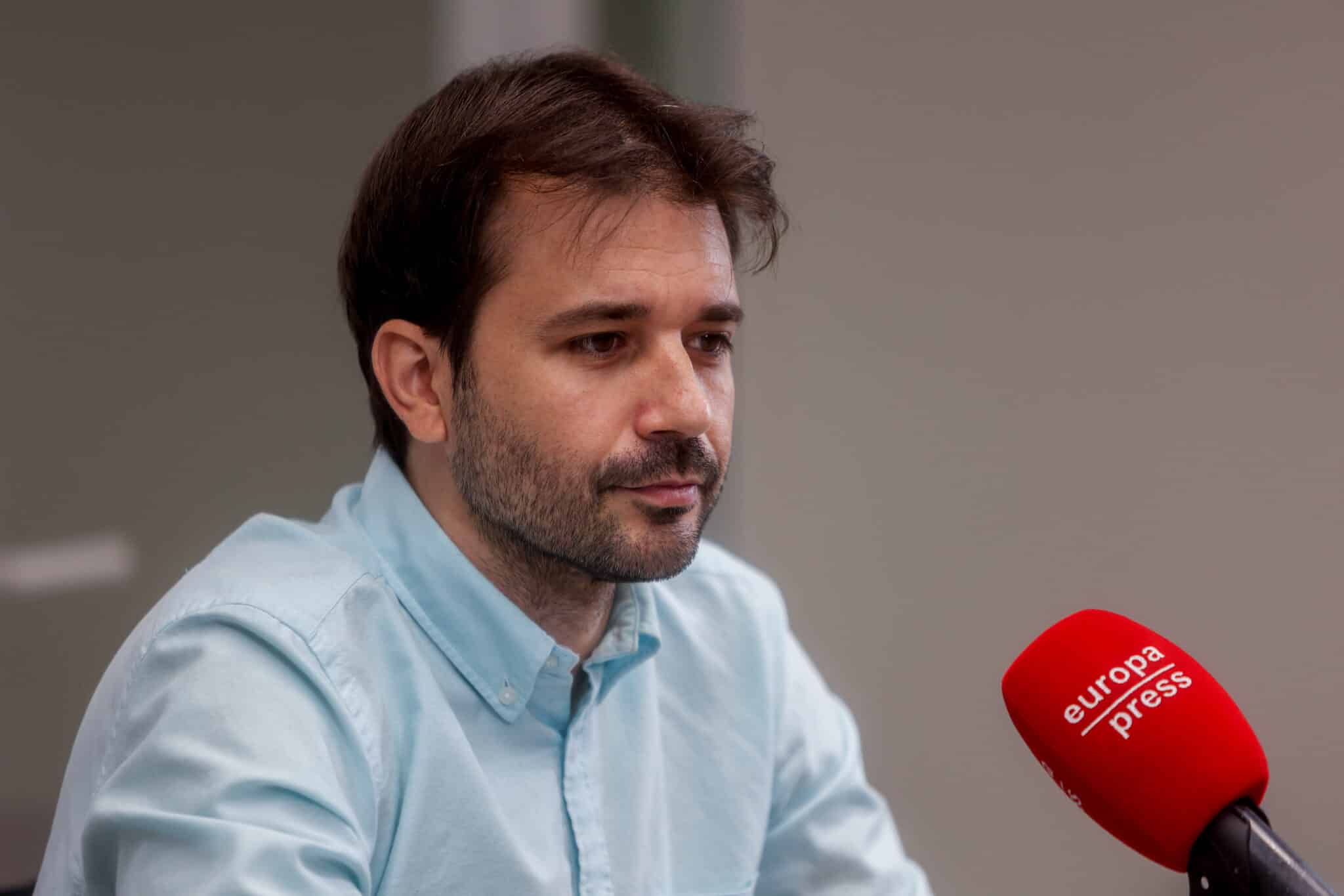 El coordinador autonómico de Podemos Murcia, Javier Sánchez Serna, durante una entrevista con Europa Press, en la sede de la agencia