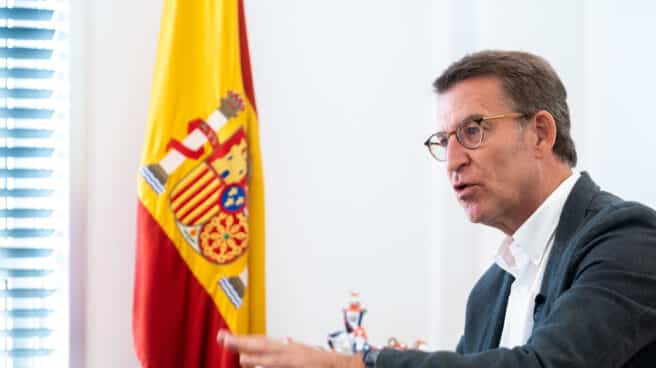 El presidente del Partido Popular, Alberto Núñez Feijóo, durante una entrevista para Europa Press en la sede del PP