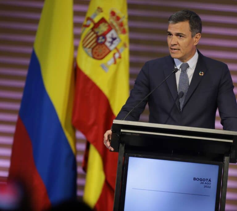 Las petroleras amenazan con llevar a los tribunales a Sánchez tras el ‘impuestazo’ y los descuentos