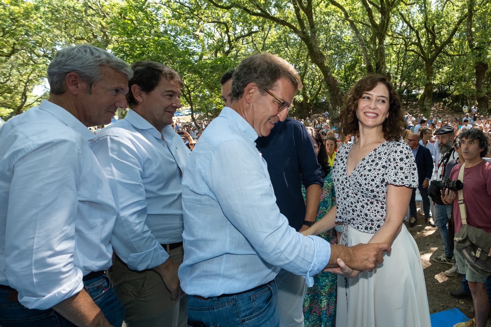 Ayuso acompaña a Feijóo en el inicio del curso político del PP.