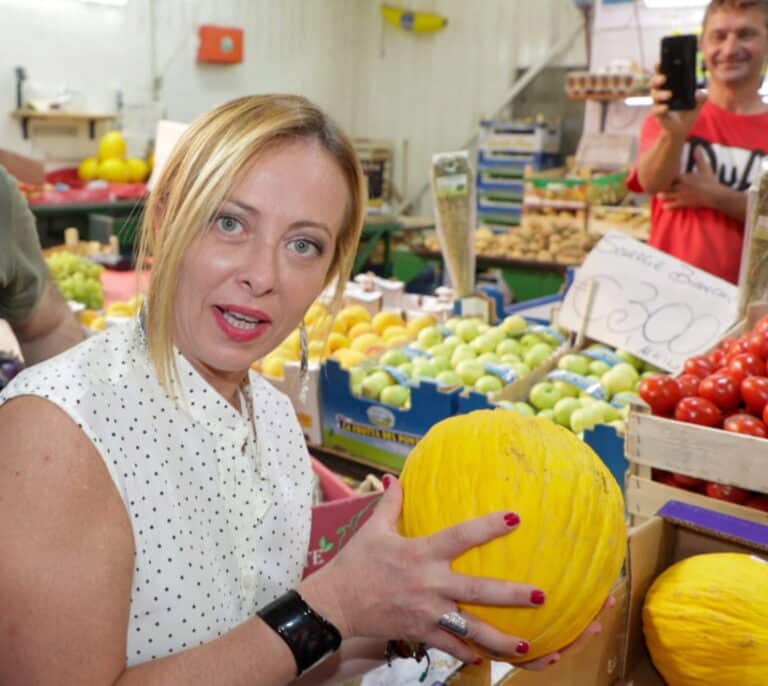 Giorgia Meloni, imparable en los sondeos, "lucha" para ser primera ministra