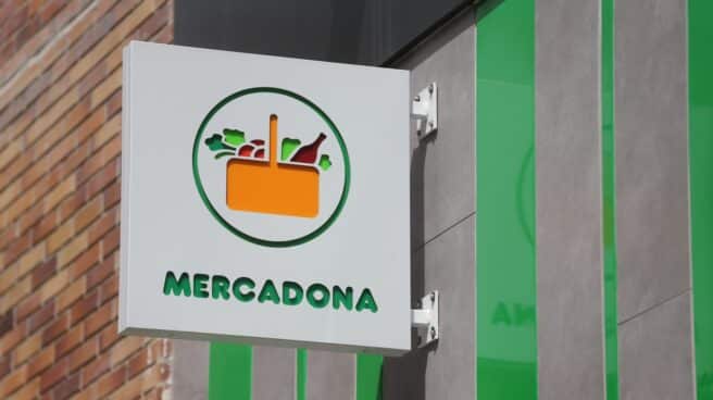 Exterior de un supermercado de Mercadona, a 23 de julio de 2021, en Madrid (España), en el que se ve el logo de la cadena en un cartel exterior