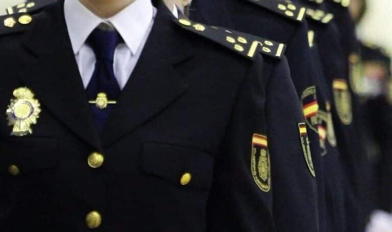La Policía recibe 180 peticiones para cubrir diez plazas en embajadas en el extranjero
