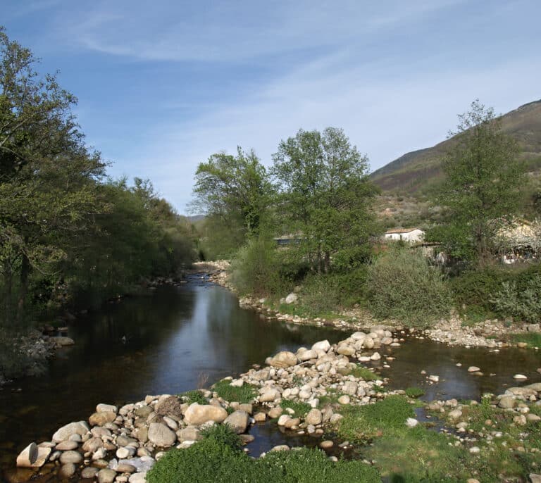 Hallan el cuerpo sin vida de una niña en el río Jerte desaparecida mientras pescaba