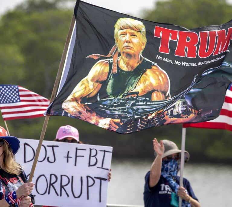 El FBI buscaba documentos sobre armas nucleares en la mansión de Trump