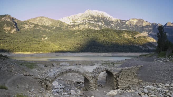 Vista del embalse de Búbal, en el Pirineo aragonés, que recoge las aguas del río Gállego.