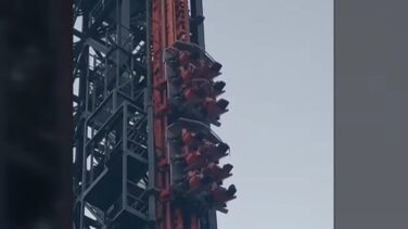 Una decena de personas se quedan atrapadas en la montaña rusa del Parque de Atracciones de Madrid