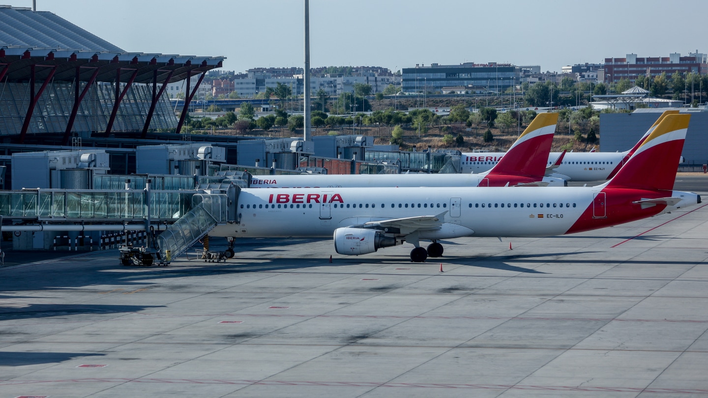 Retrasos y cancelaciones de vuelos en varios aeropuertos españoles por un fallo técnico de Iberia