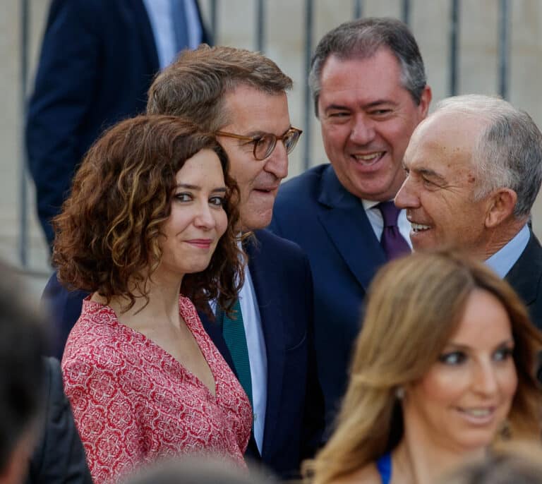 Ayuso luciferina contra los monjes descorbatados