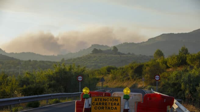 El incendio forestal que se declaró la noche del pasado sábado en Vall d,'Ebo, y que ha quemado cerca de 9.500 hectáreas