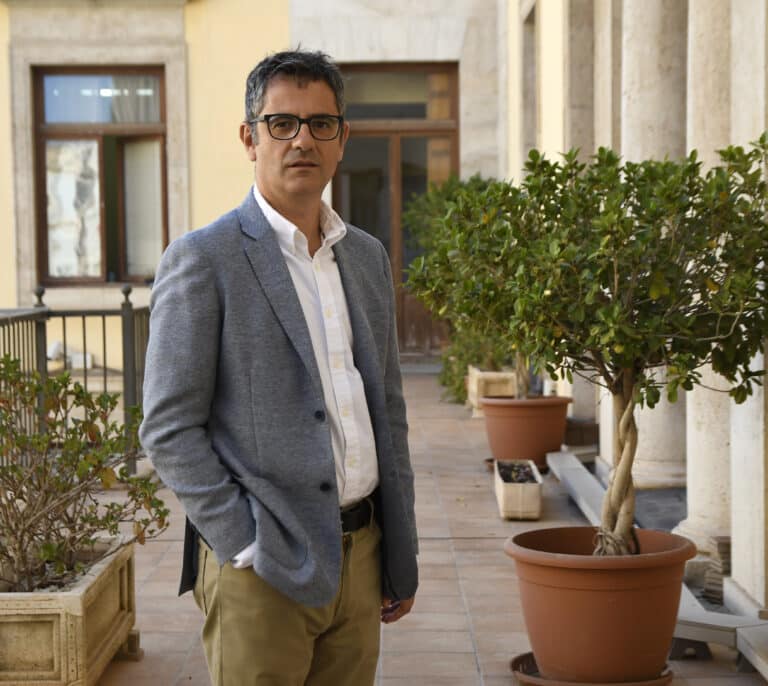 Bolaños denuncia que Feijóo no es "de fiar" y el PP reprocha que Sánchez utilice "jugarretas" para impedir el acuerdo