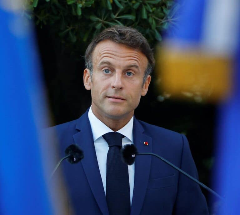 Argelia recibe a Macron mientras mantiene el órdago con España