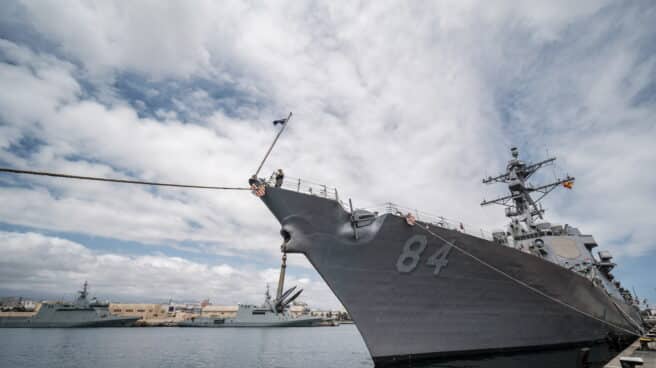 El destructor USS Bulkeley, de la Armanda de EEUU, hace escala en Gran Canaria de camino a Rota