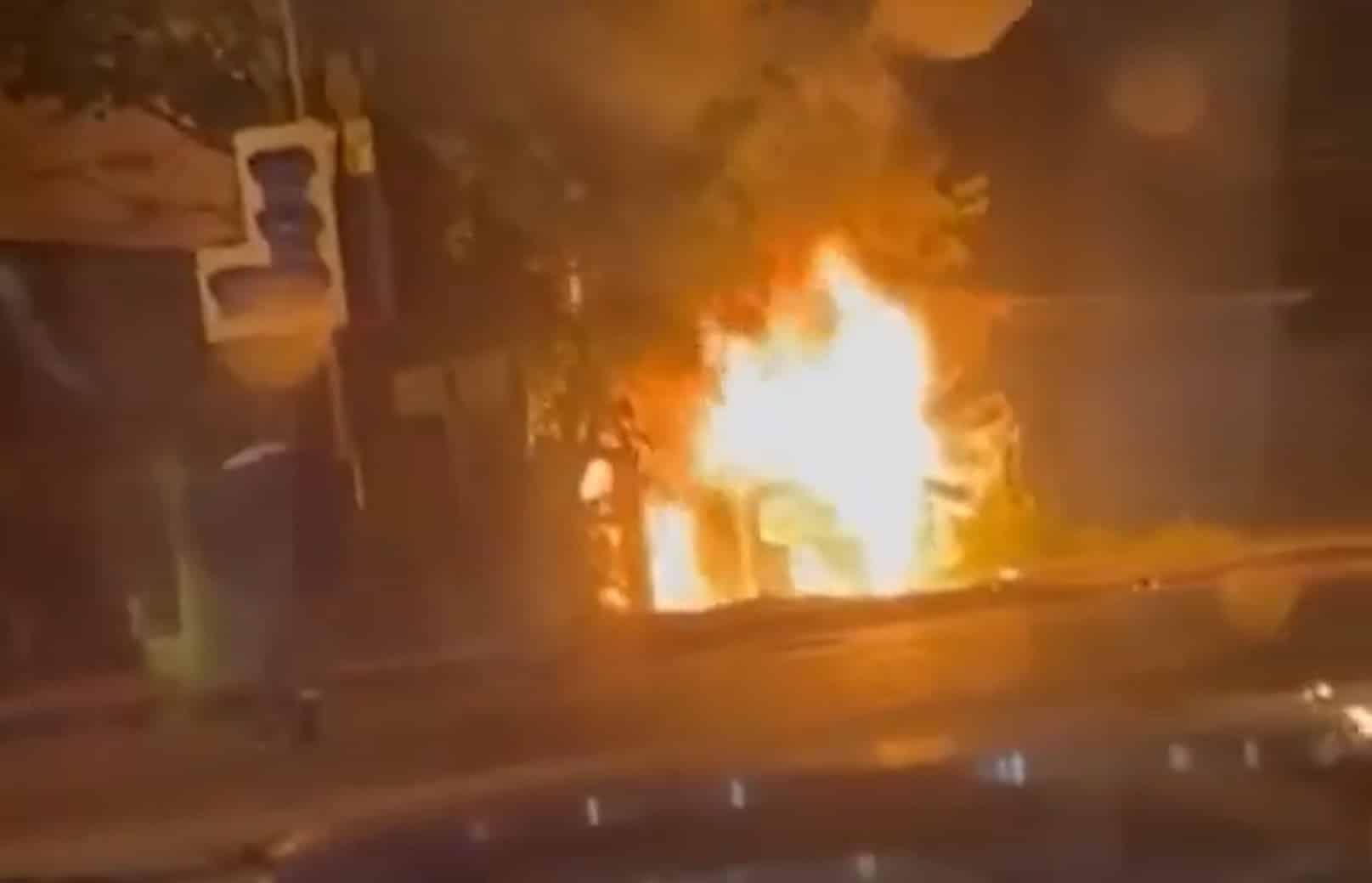 Momentos posteriores a la explosión, según vídeos compartidos en redes sociales.