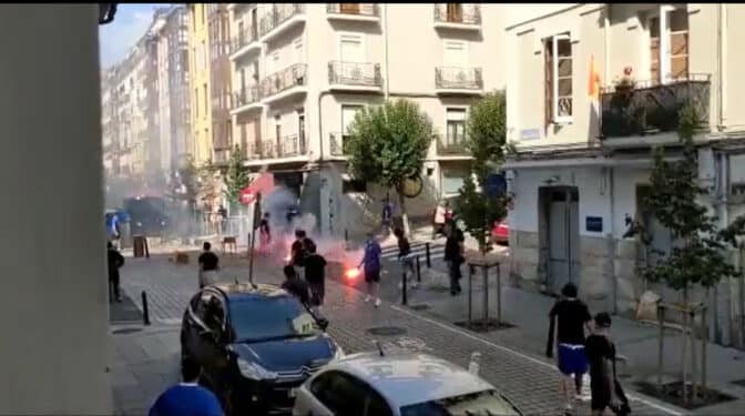 Disturbios en el centro de Santander por los enfrentamientos entre hinchas de Racing y Oviedo