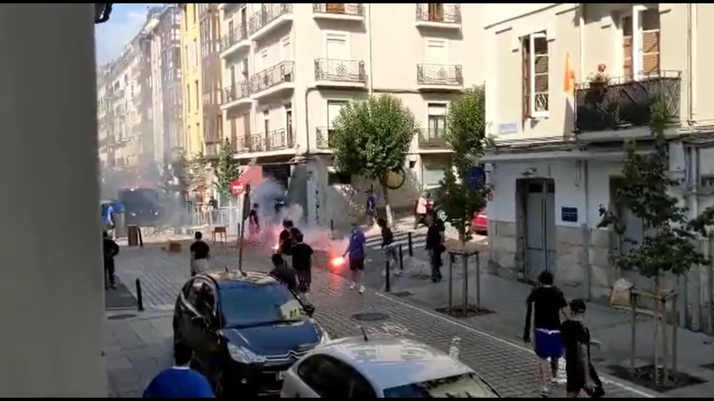 Disturbios en el centro de Santander por los enfrentamientos entre hinchas de Racing y Oviedo